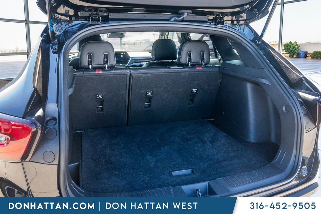 Used 2025 Chevrolet Trax RS w/ Driver Confidence Package FWD image 26