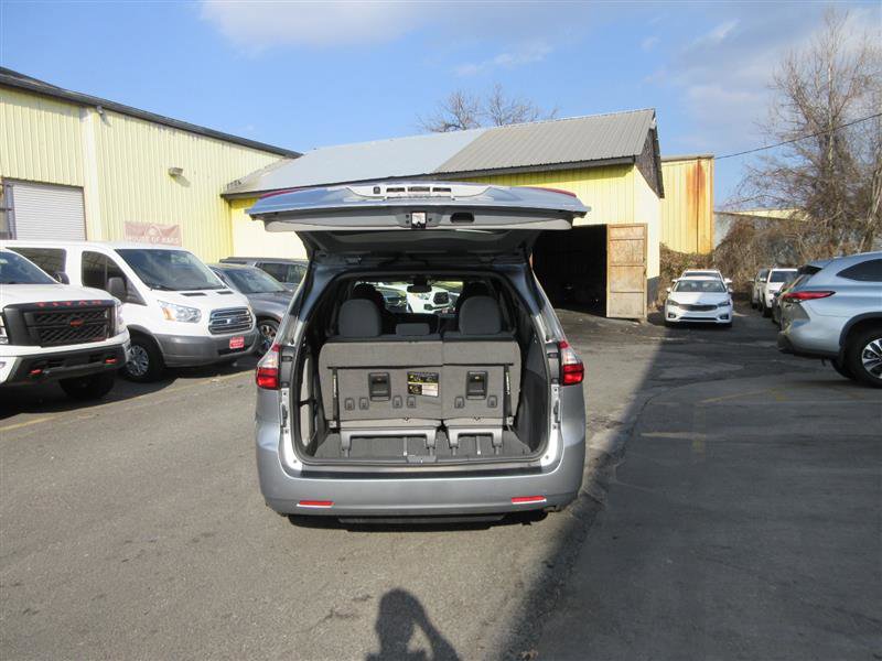 Used 2020 Toyota Sienna LE image 5