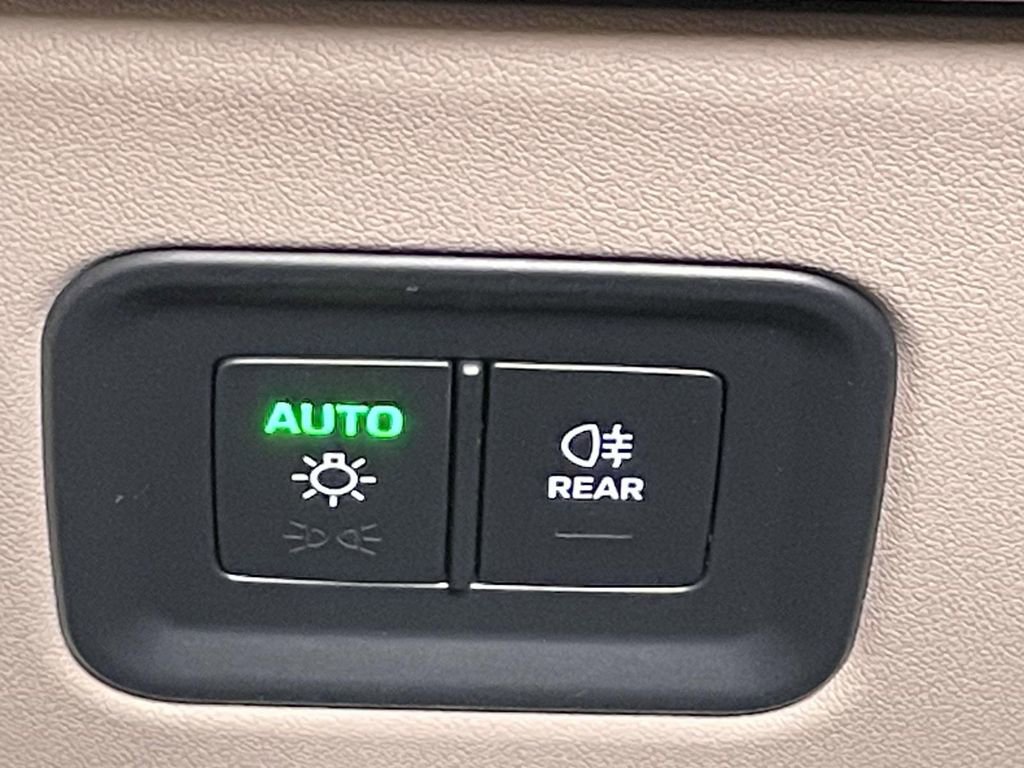 New 2026 Porsche Macan 4 Electric image 39