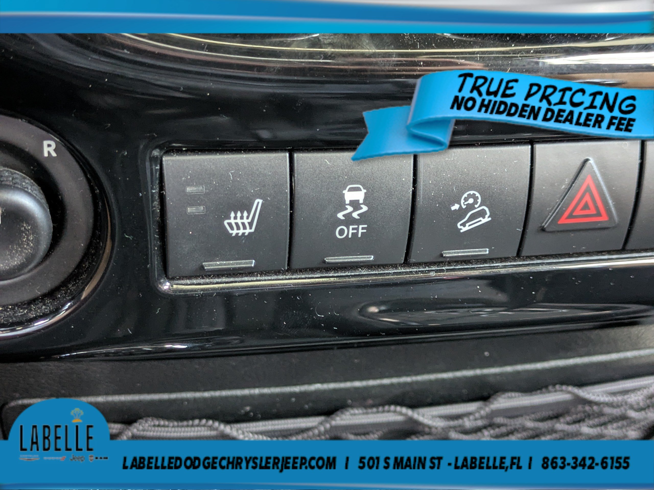 Used 2016 Jeep Wrangler Unlimited Sahara w/ Connectivity Group AWD/4WD image 23