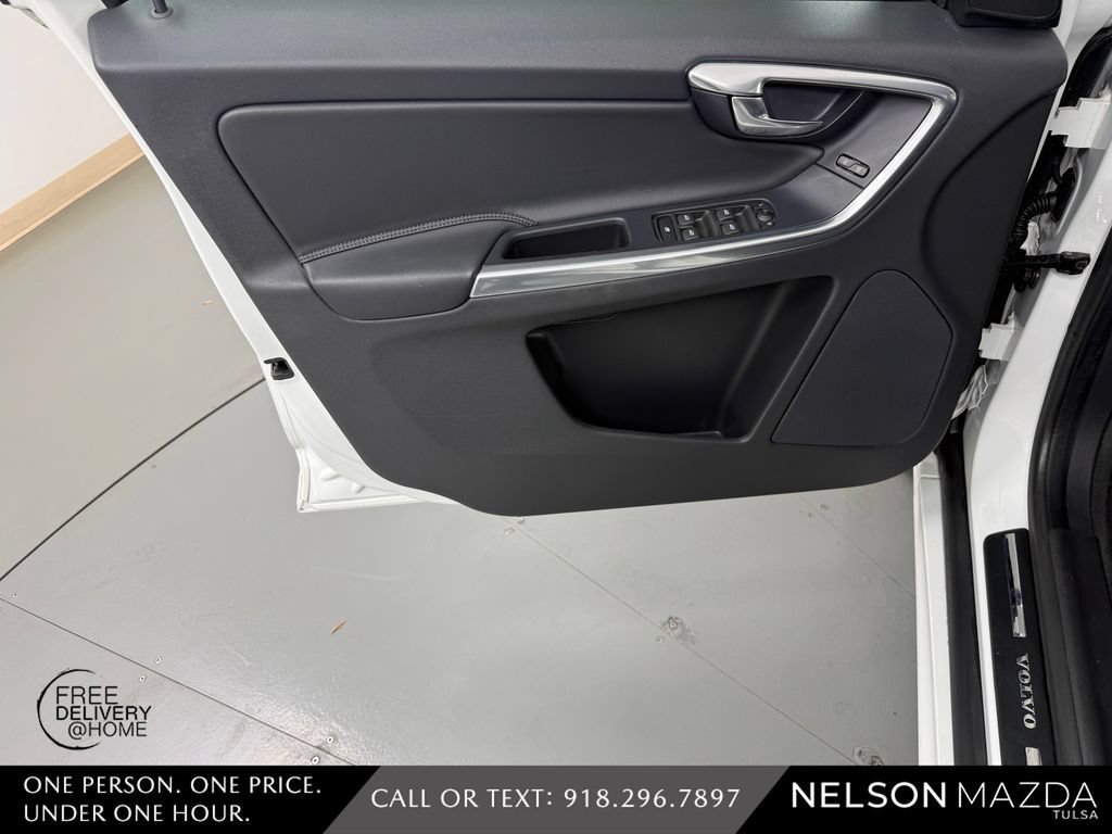 Used 2016 Volvo XC60 T5 w/ Proximity Package FWD image 19