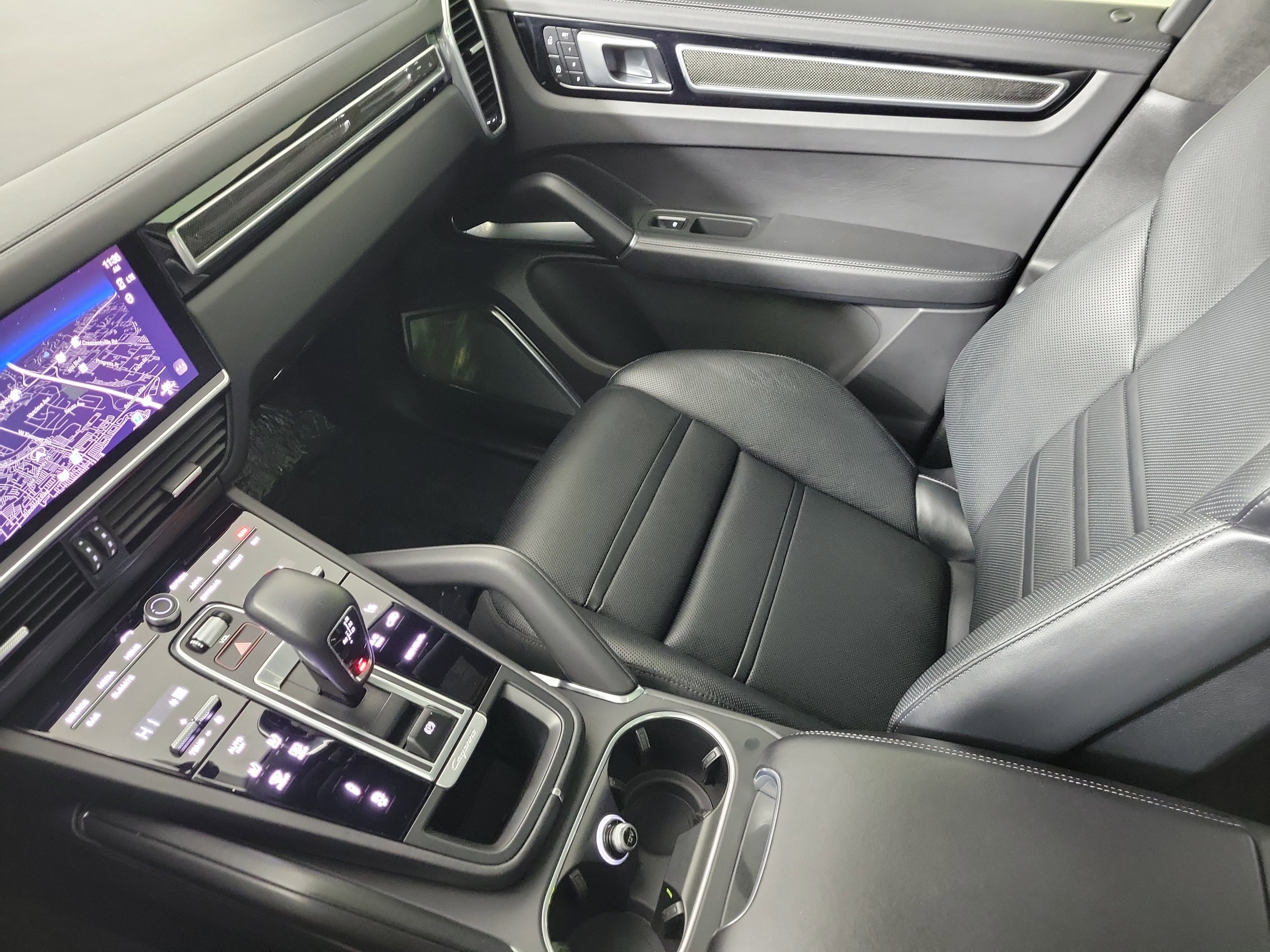 Used 2022 Porsche Cayenne Turbo S image 23