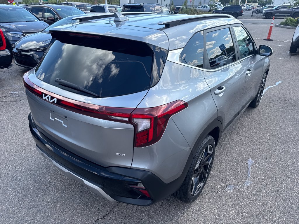 Used 2024 Kia Seltos SX w/ SX Sunroof Package AWD/4WD image 9
