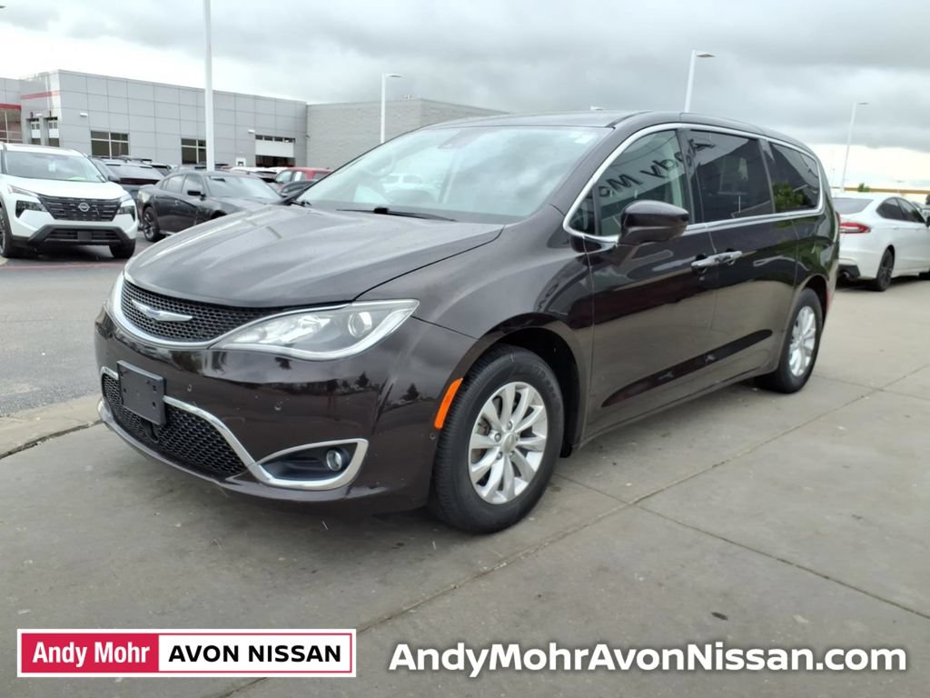 Used 2019 Chrysler Pacifica Touring Plus w/ Advanced Safetytec Group FWD image 4