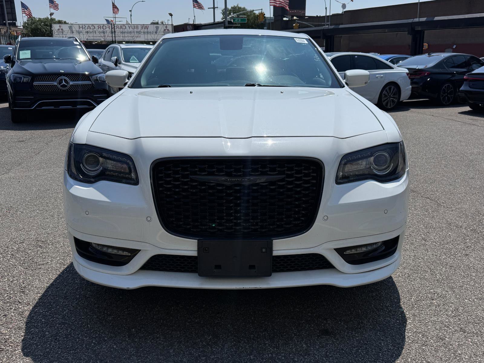 Used 2022 Chrysler 300 Touring L w/ Comfort Group image 2