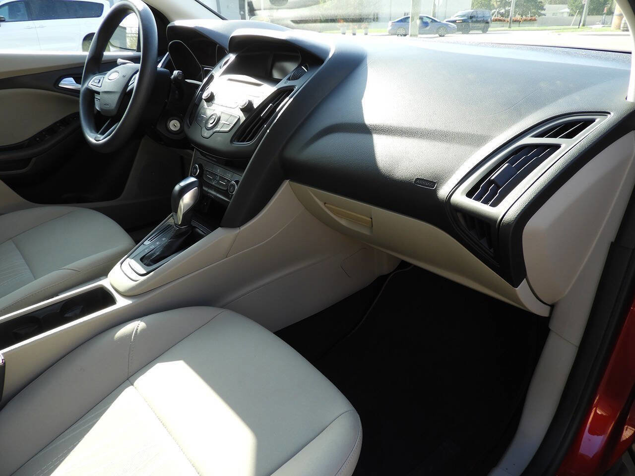 Used 2016 Ford Focus SE image 32