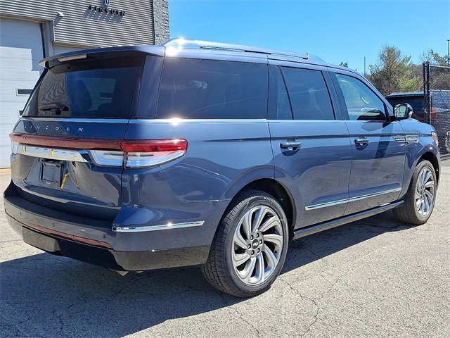 Used 2022 Lincoln Navigator Reserve image 6