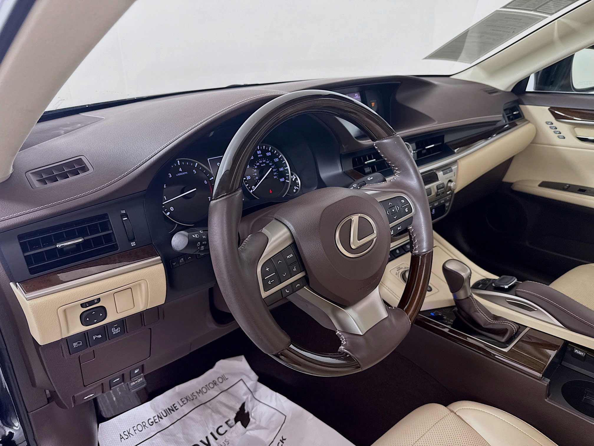 Used 2017 Lexus ES 350 w/ Ultra Luxury Package image 9