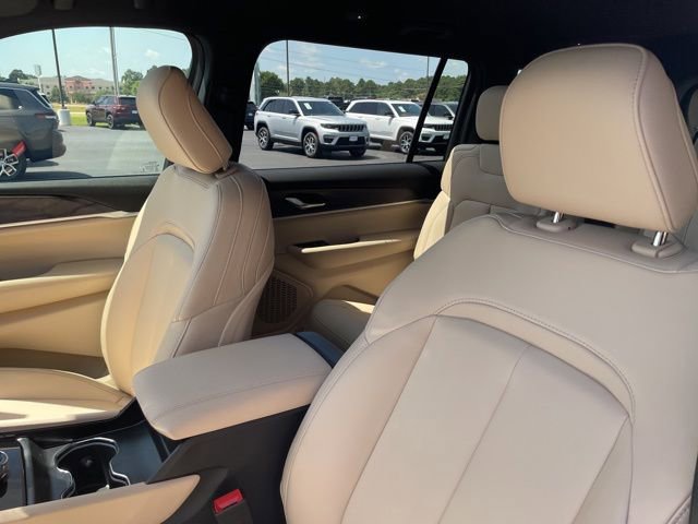 New 2025 Jeep Grand Cherokee L Limited image 8