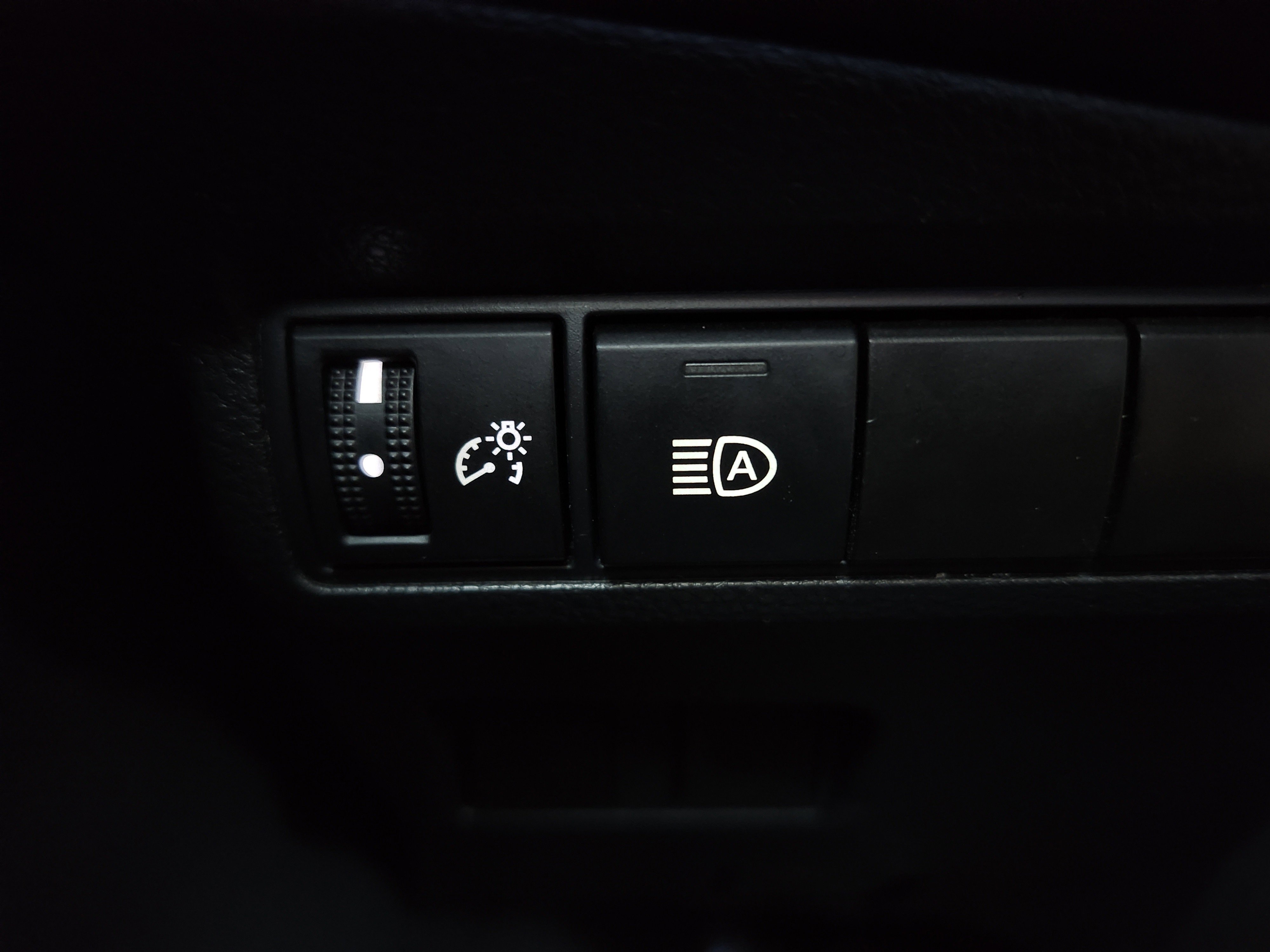 Used 2023 Toyota Corolla Cross XLE image 11