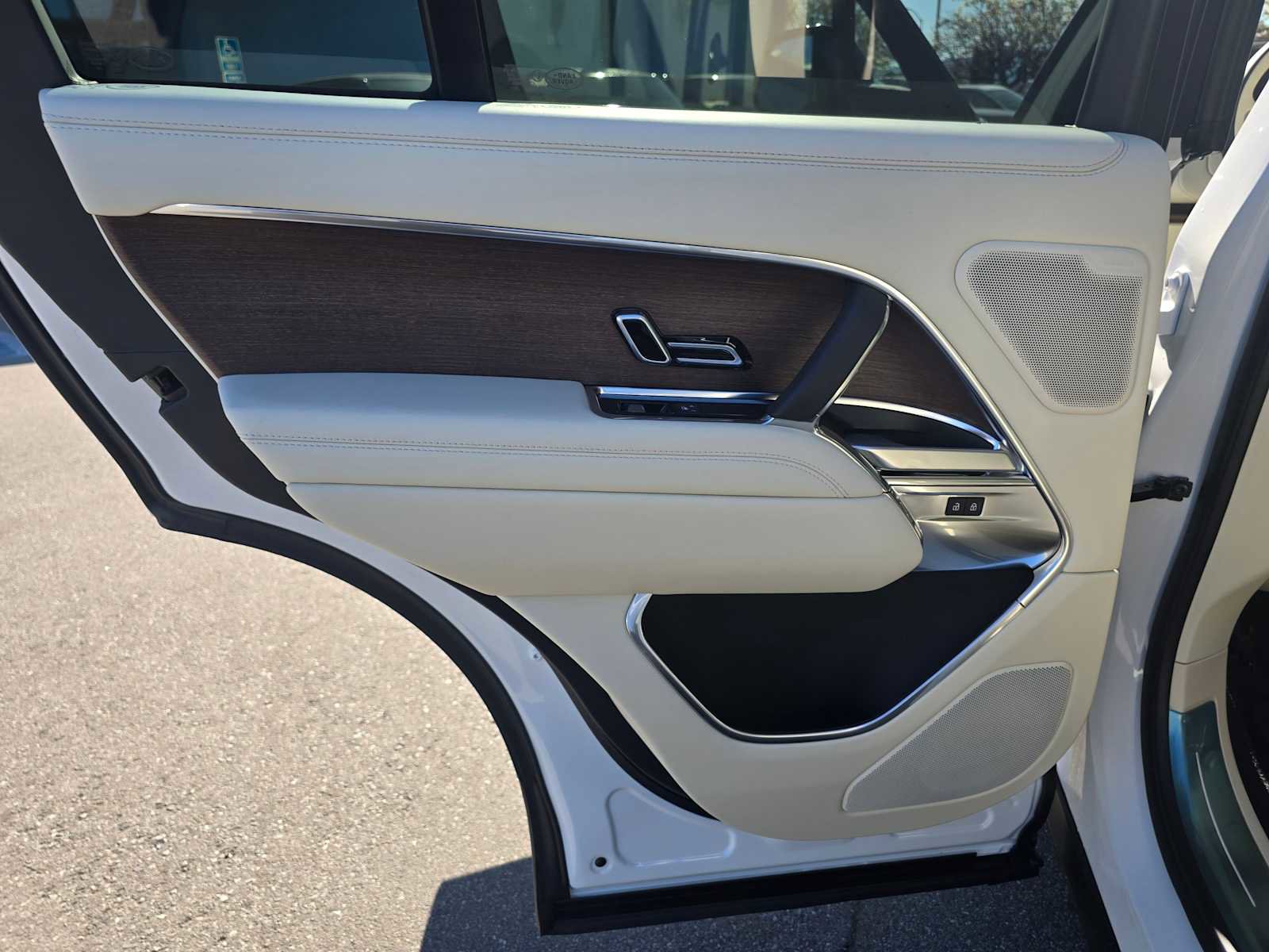 New 2025 Land Rover Range Rover SE image 21