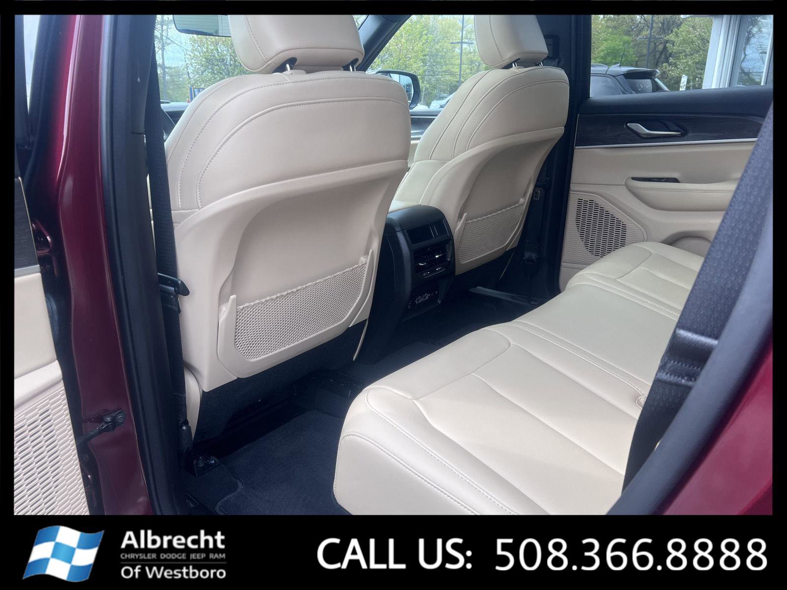 Used 2025 Jeep Grand Cherokee Limited AWD/4WD image 12