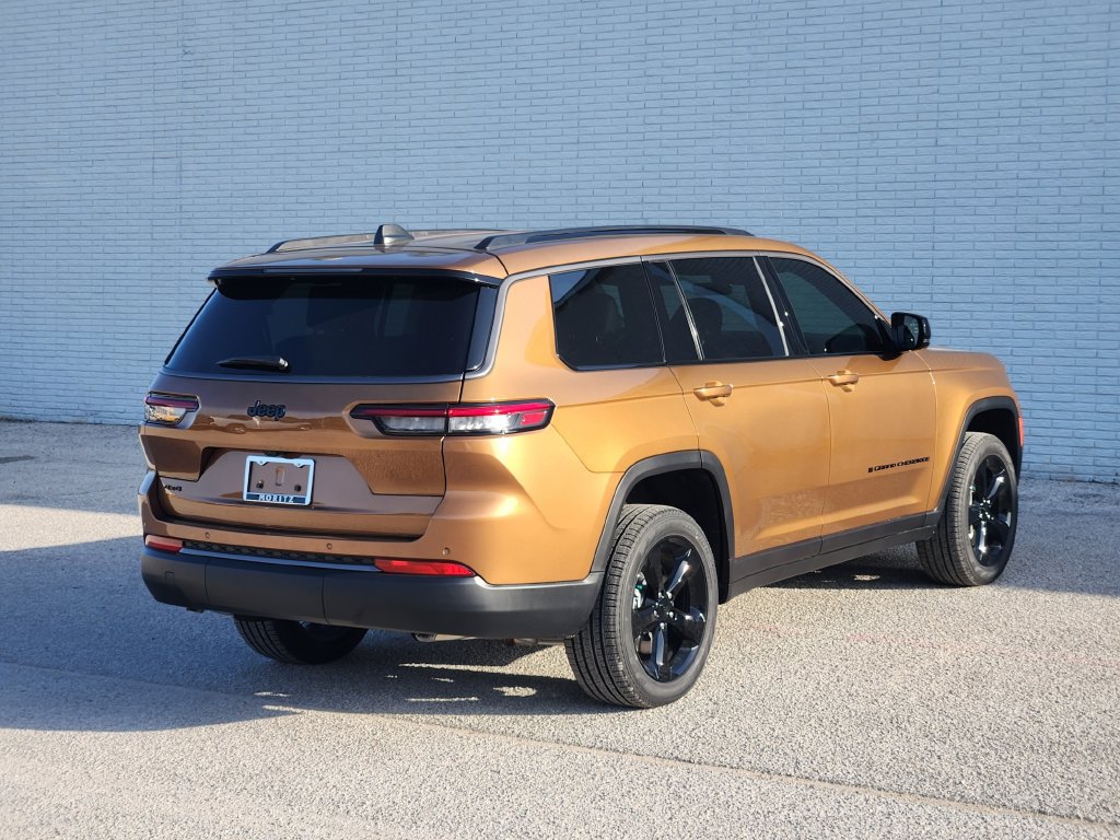 New 2026 Jeep Grand Cherokee L Limited w/ Limited Altitude Package AWD/4WD image 4