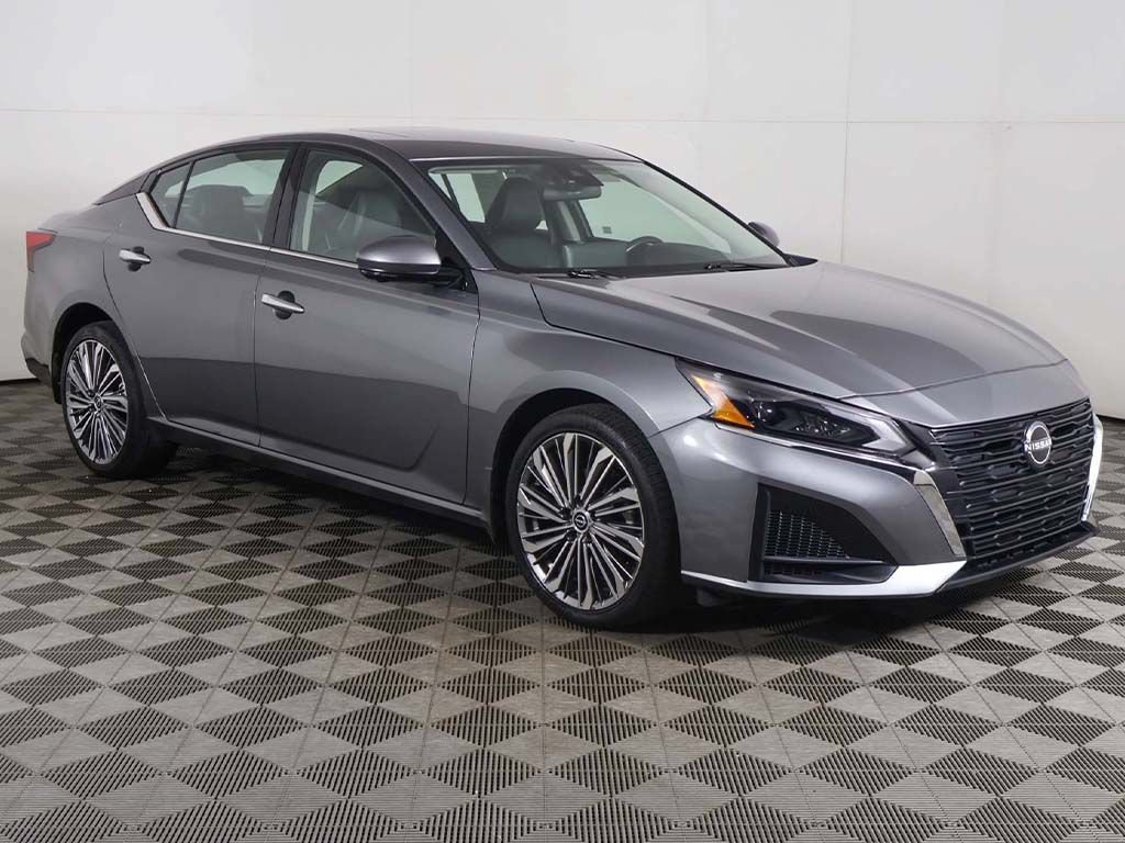 Used 2024 Nissan Altima 2.5 SL AWD/4WD image 2