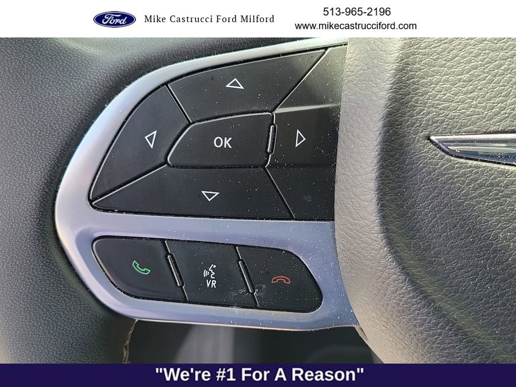 Used 2023 Chrysler Pacifica Touring-L FWD image 13
