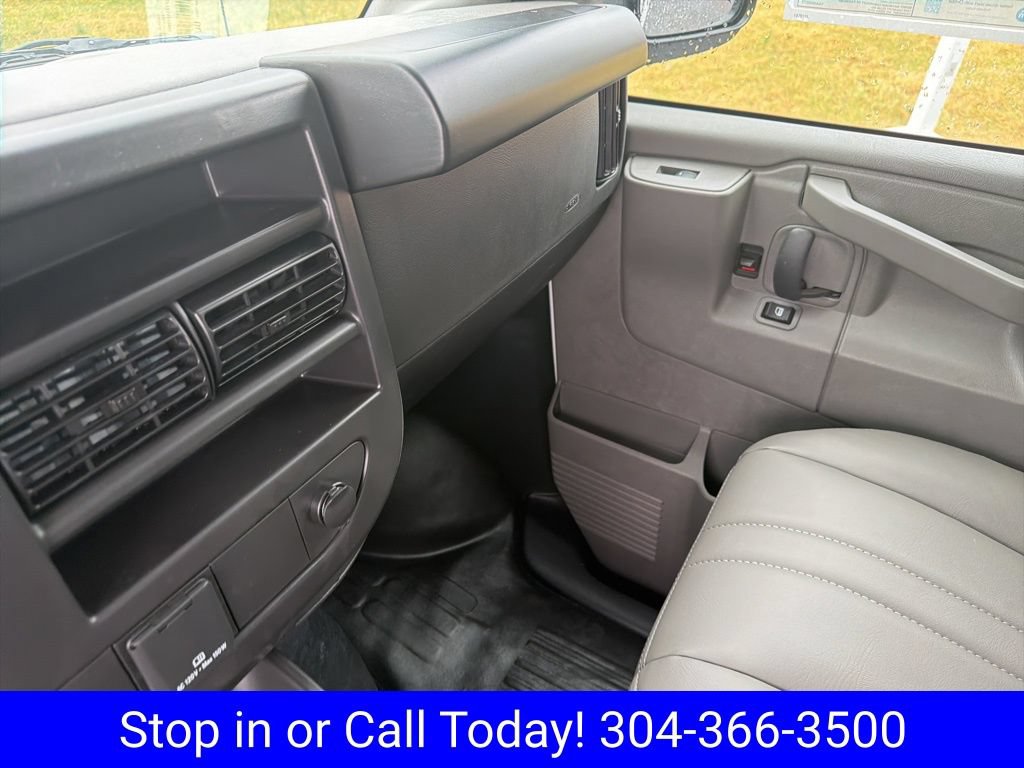 New 2025 Chevrolet Express 3500 w/ Driver Convenience Package RWD image 27