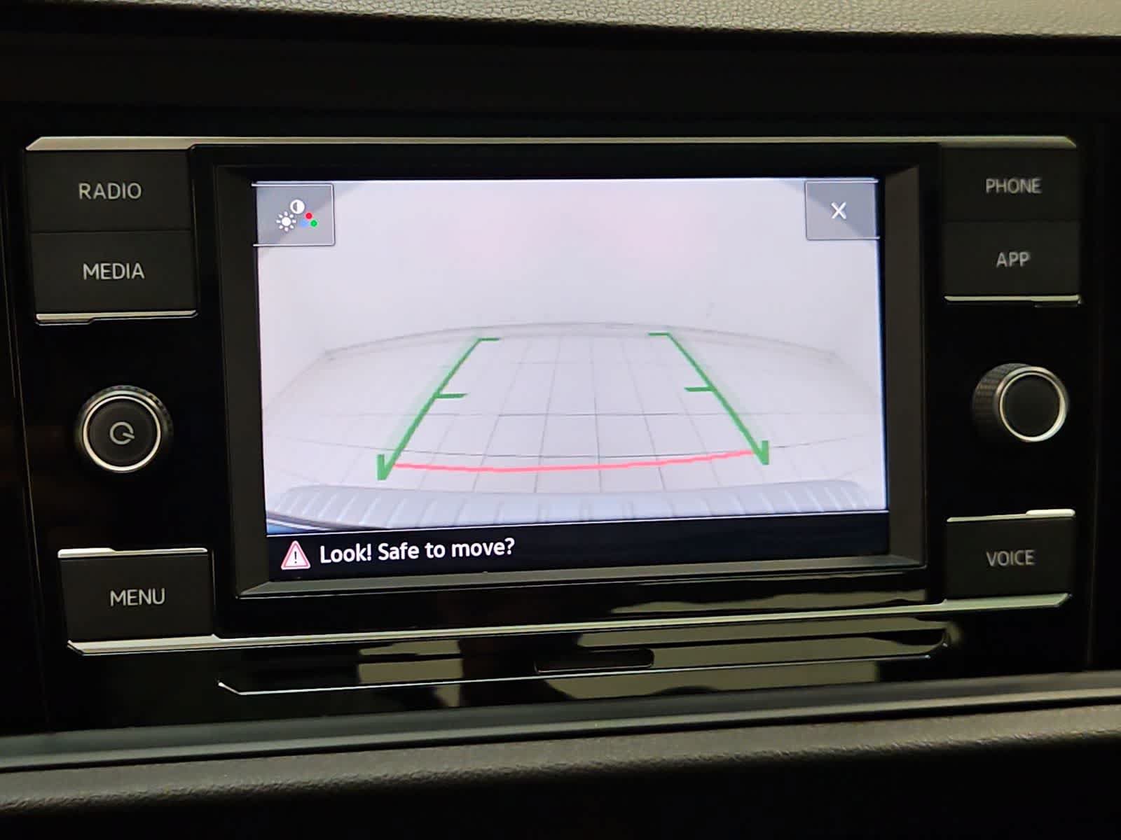 Used 2023 Volkswagen Jetta SE w/ Panoramic Sunroof Package FWD image 4