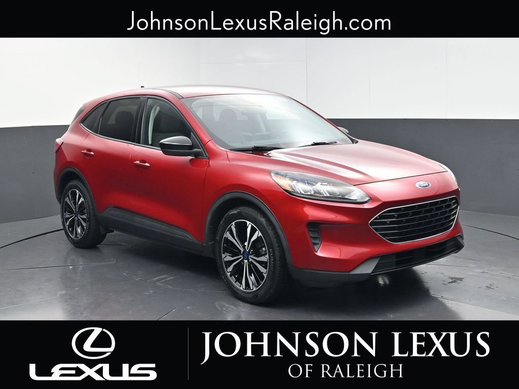 Used 2021 Ford Escape SE w/ SE Sport Appearance Package FWD image 3