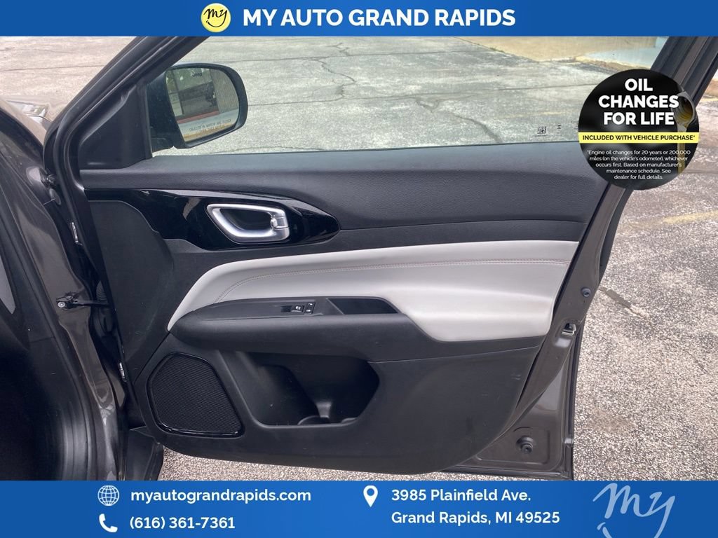 Used 2023 Jeep Compass Limited AWD/4WD image 17