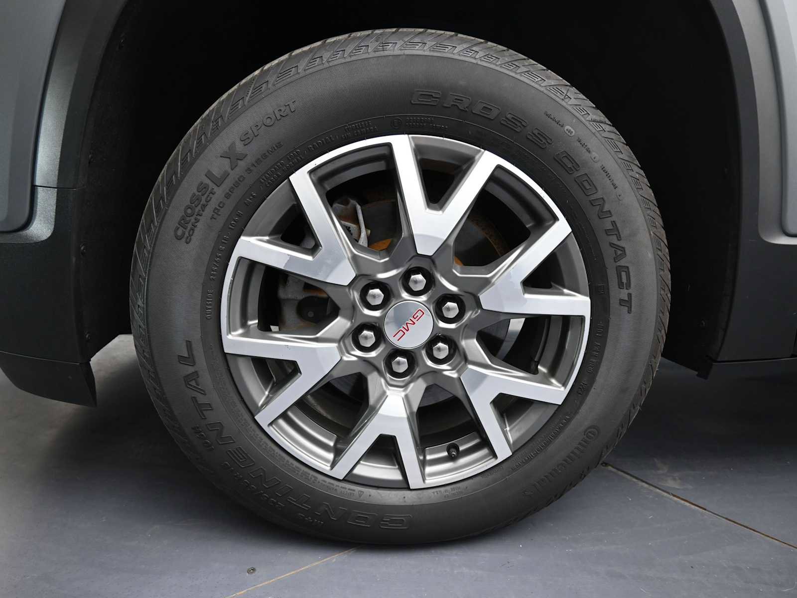 Used 2023 GMC Acadia SLE w/ Driver Convenience Package image 5