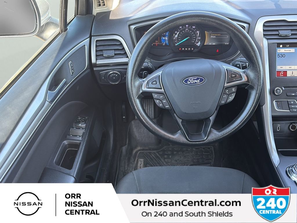 Used 2018 Ford Fusion SE w/ Fusion SE Technology Package FWD image 18