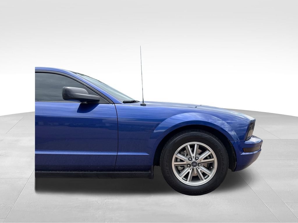 Used 2005 Ford Mustang Coupe RWD image 28