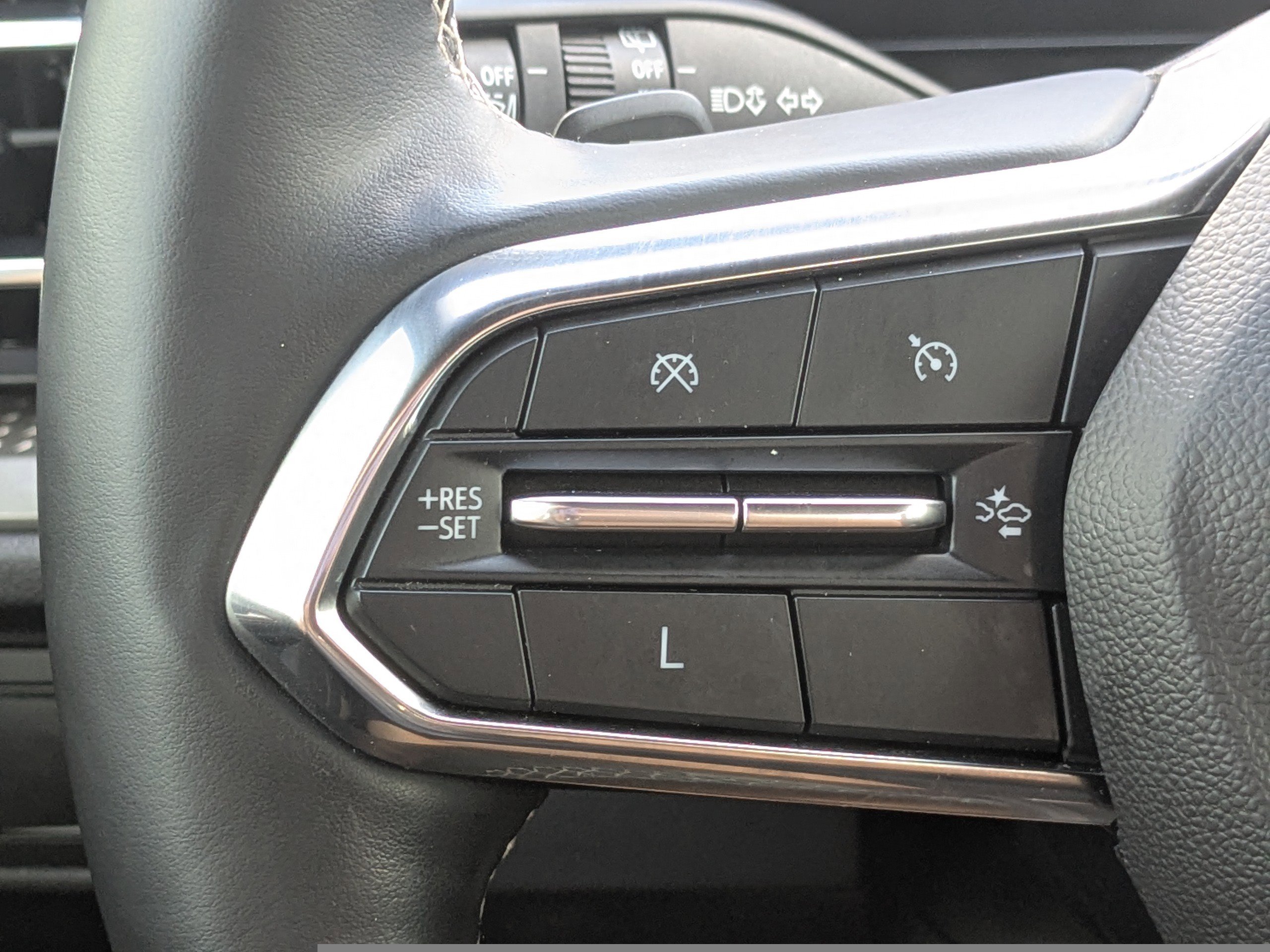 Used 2025 Chevrolet Traverse LT w/ Driver Confidence Package image 30