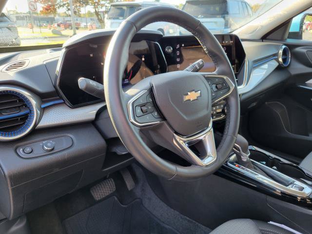 Used 2025 Chevrolet Trax LT w/ LT Convenience Package FWD image 10