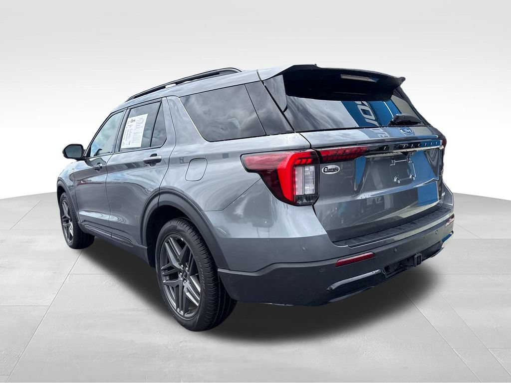 Used 2025 Ford Explorer ST-Line w/ ST-Line Street Pack AWD/4WD image 3