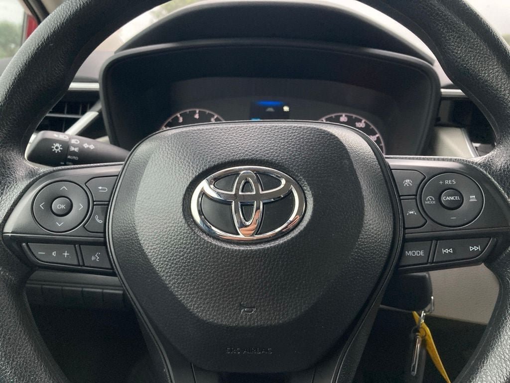 Used 2025 Toyota Corolla LE FWD image 18