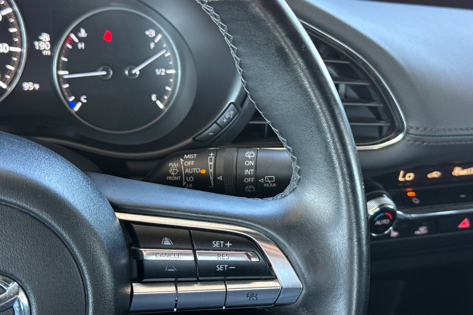 Used 2020 MAZDA MAZDA3 Preferred 4D Hatchback image 31