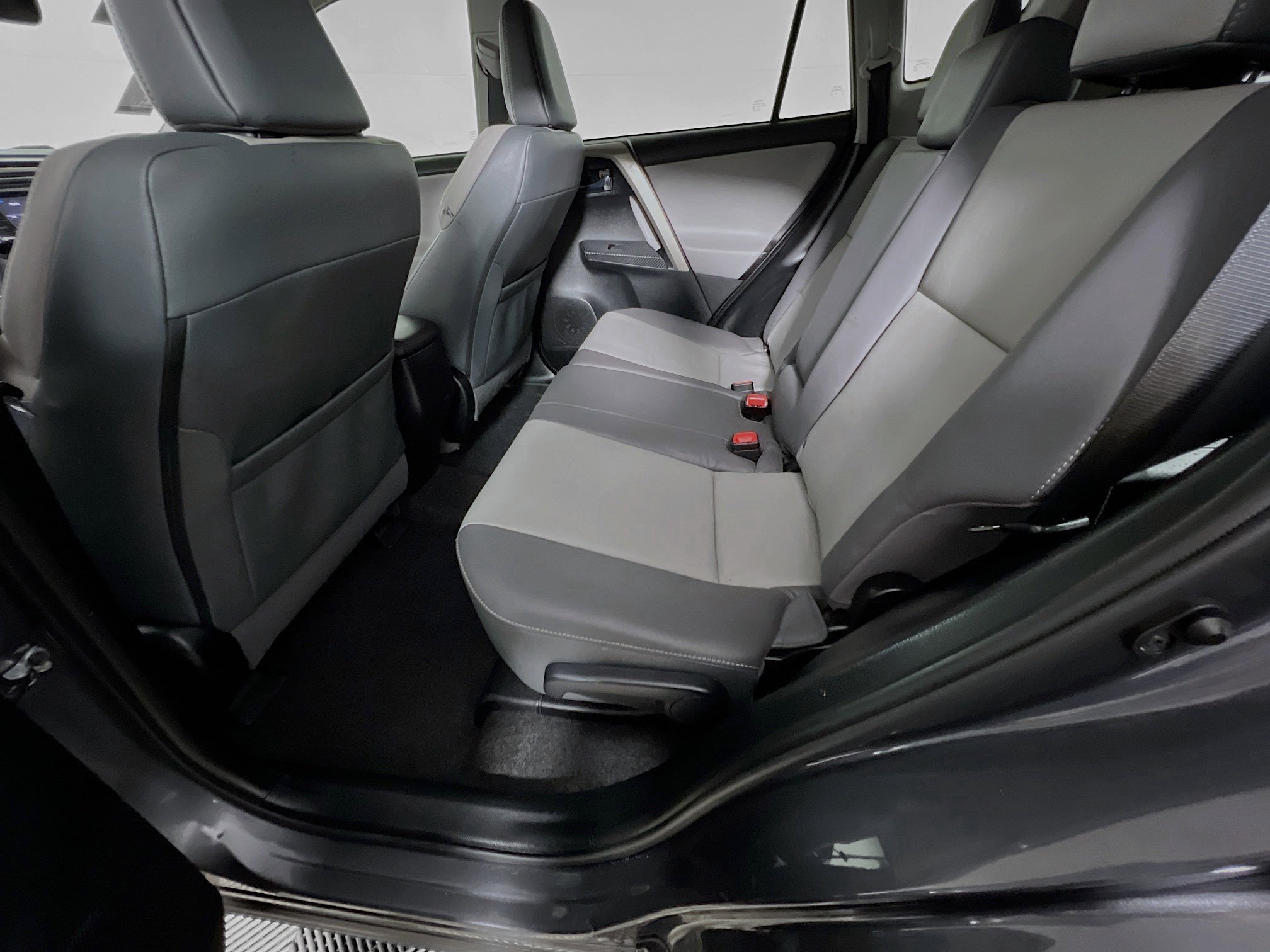 Used 2015 Toyota RAV4 Limited w/ Technology Package image 29