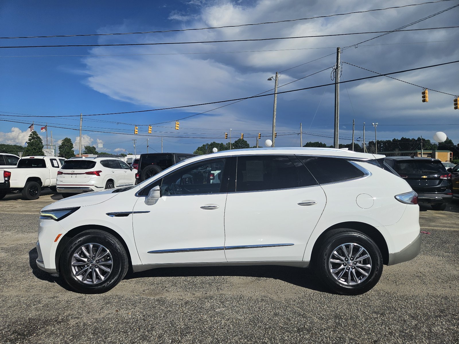 Used 2023 Buick Enclave Essence FWD image 7
