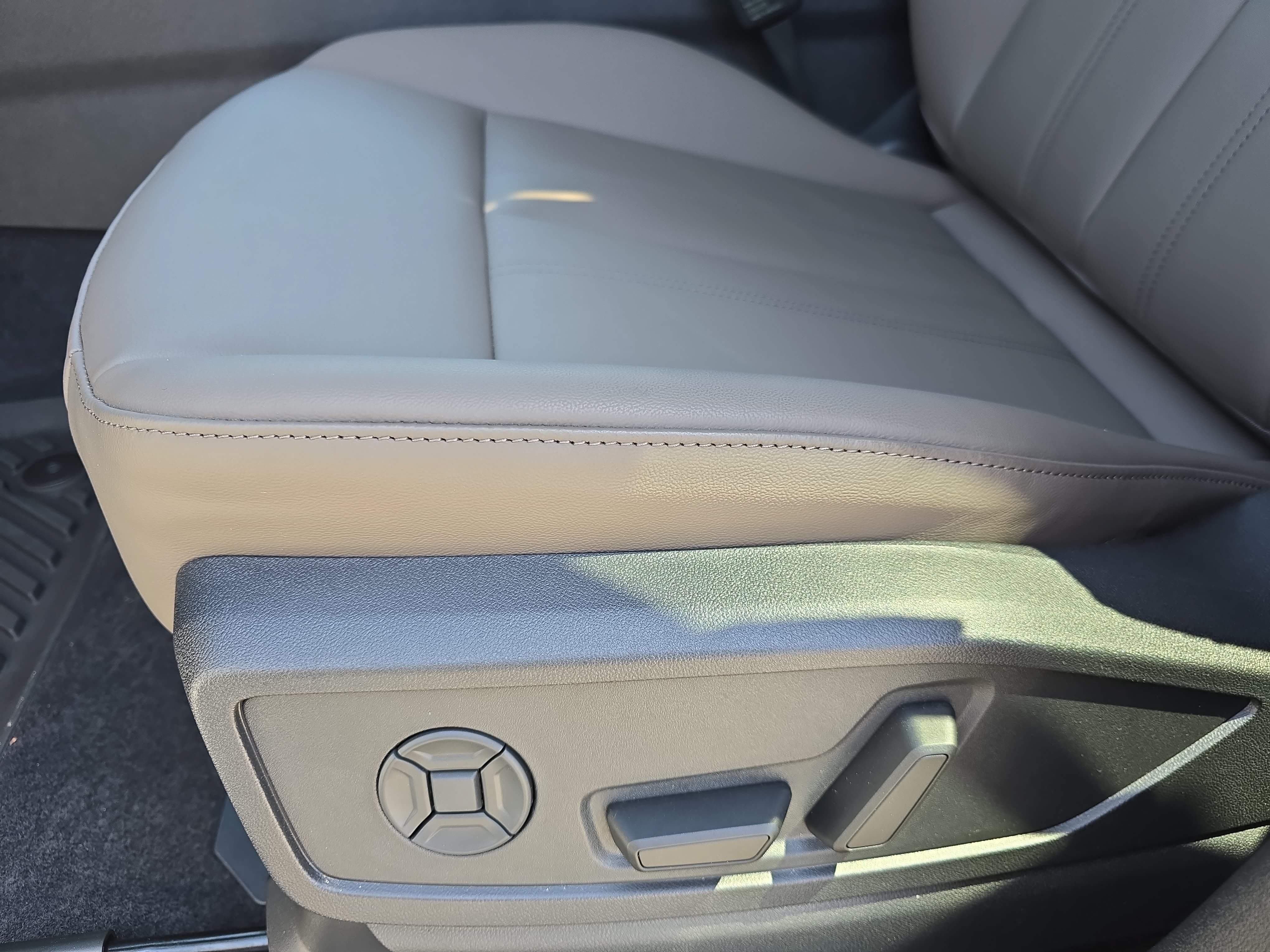 Used 2025 Audi Q5 Premium AWD/4WD image 27