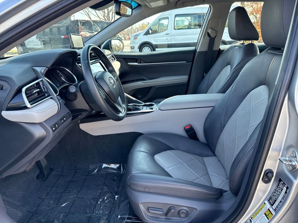 Used 2018 Toyota Camry L image 12