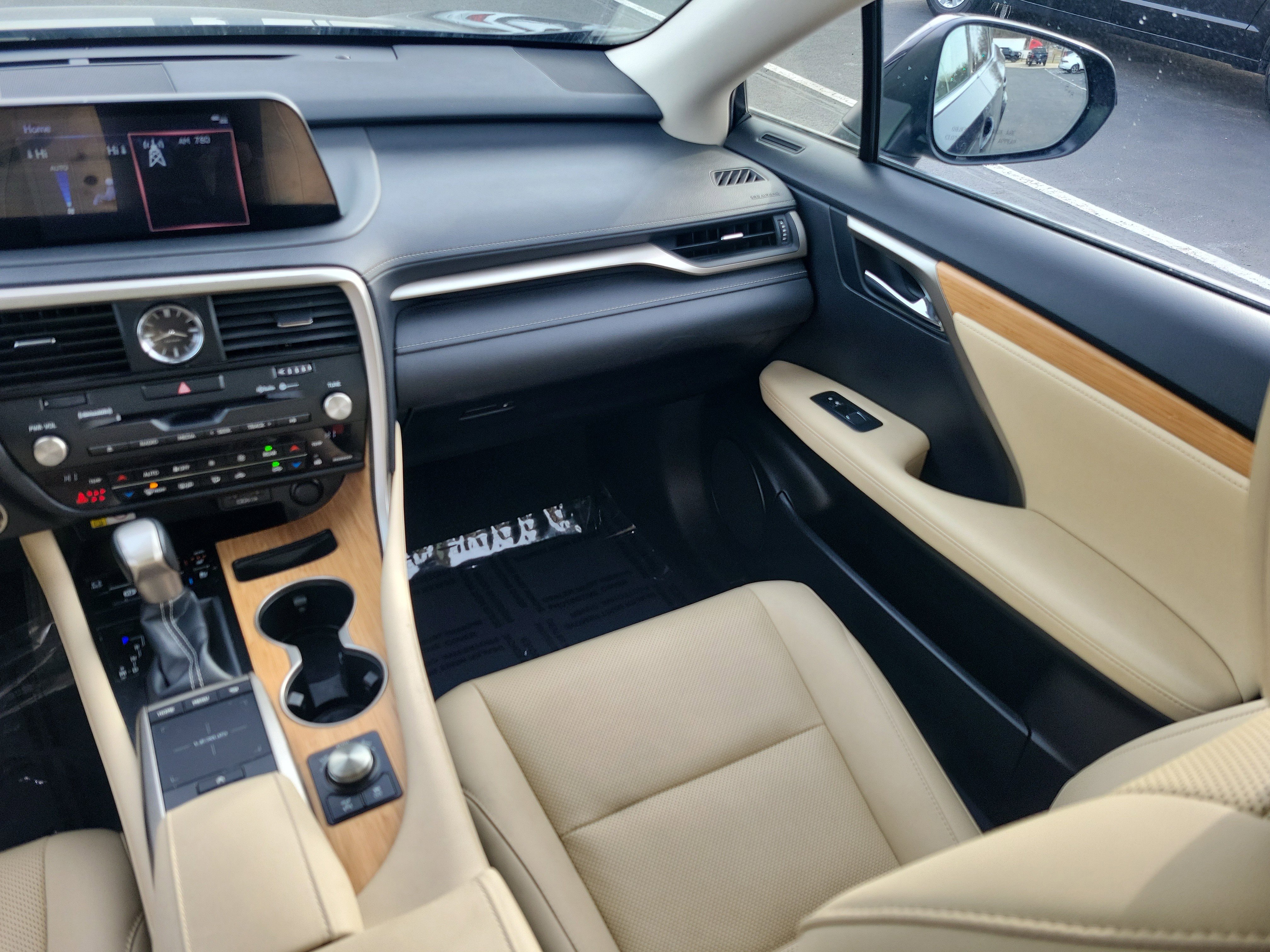 Used 2021 Lexus RX 350L 350L w/ Premium Package image 17