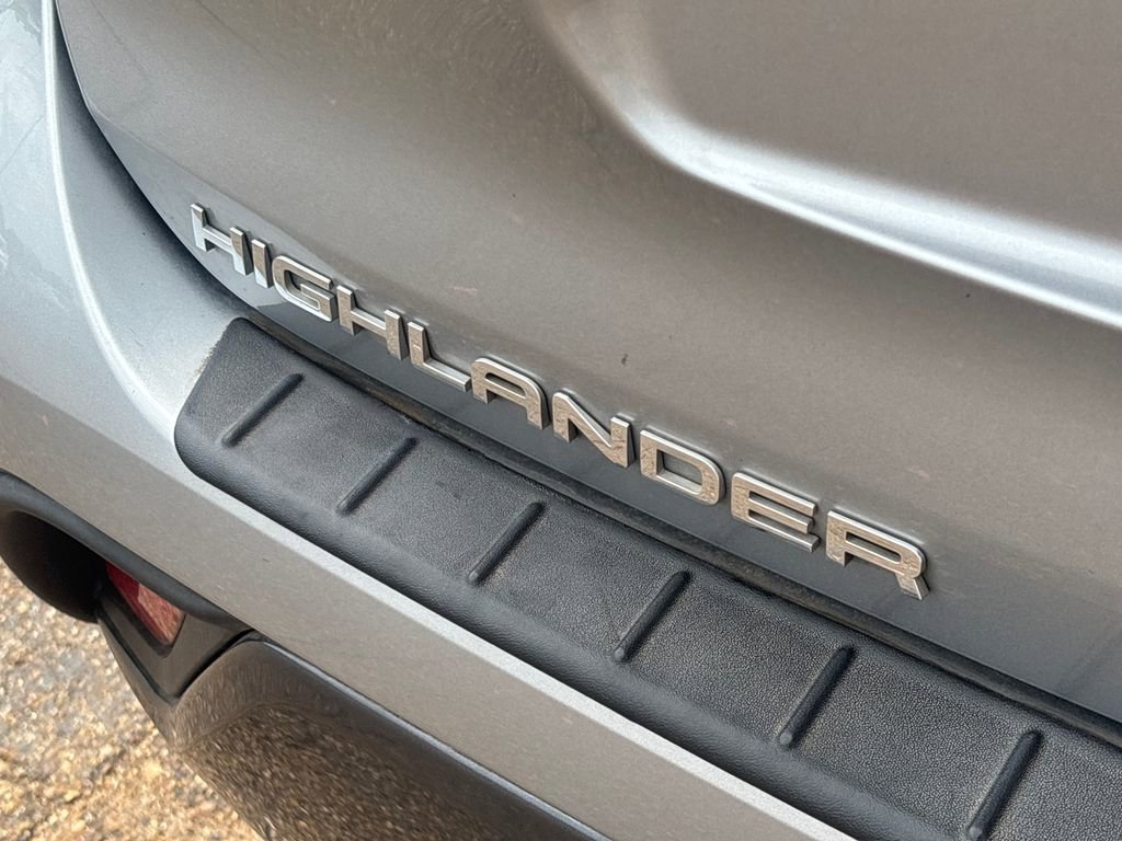 Used 2021 Toyota Highlander Limited AWD/4WD image 34