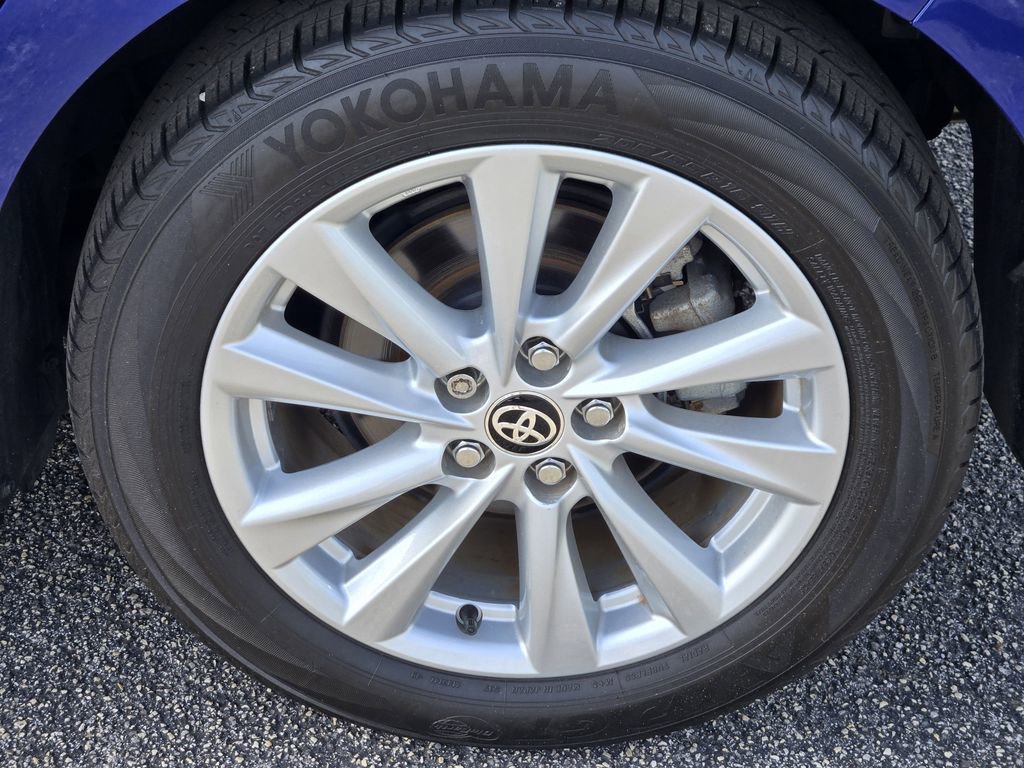 Used 2025 Toyota Corolla SE w/ SE Package image 9
