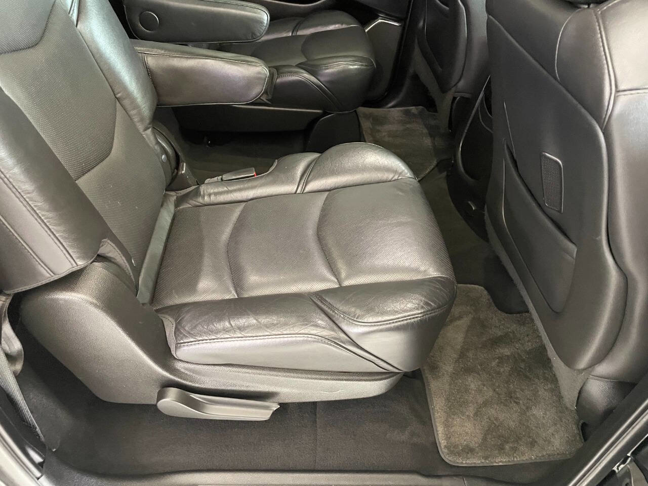 Used 2018 Cadillac Escalade ESV Luxury AWD/4WD image 26