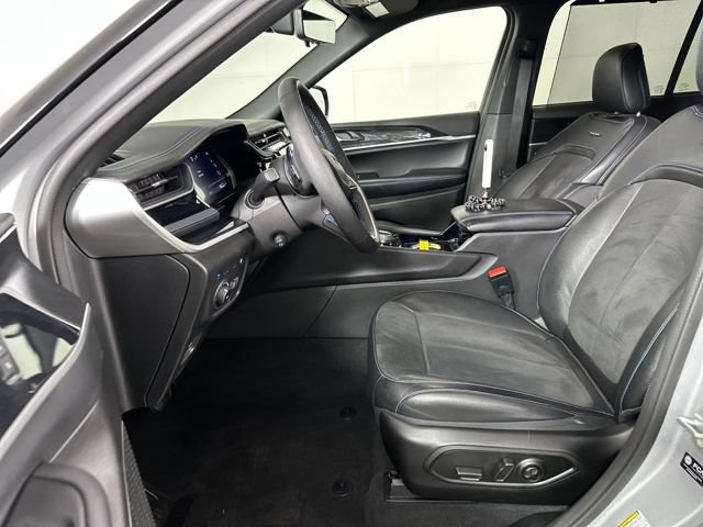 Used 2023 Jeep Grand Cherokee Trailhawk w/ Luxury Tech Group III AWD/4WD image 11