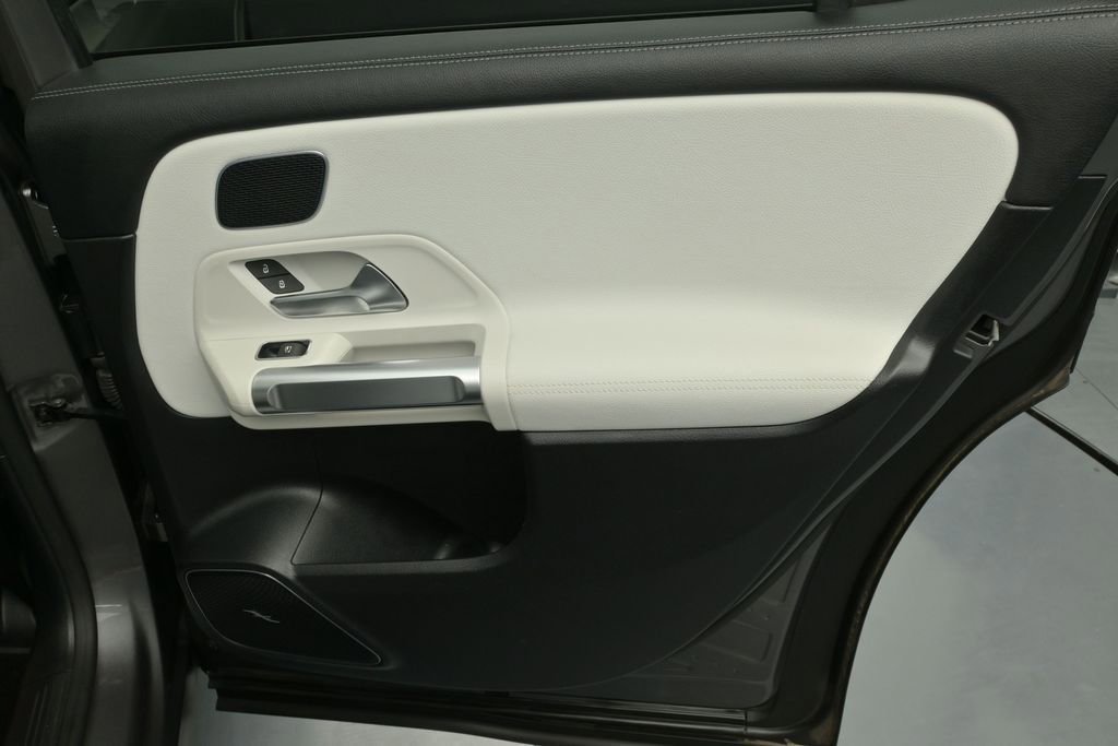 Used 2021 Mercedes-Benz GLB 250 4MATIC image 18