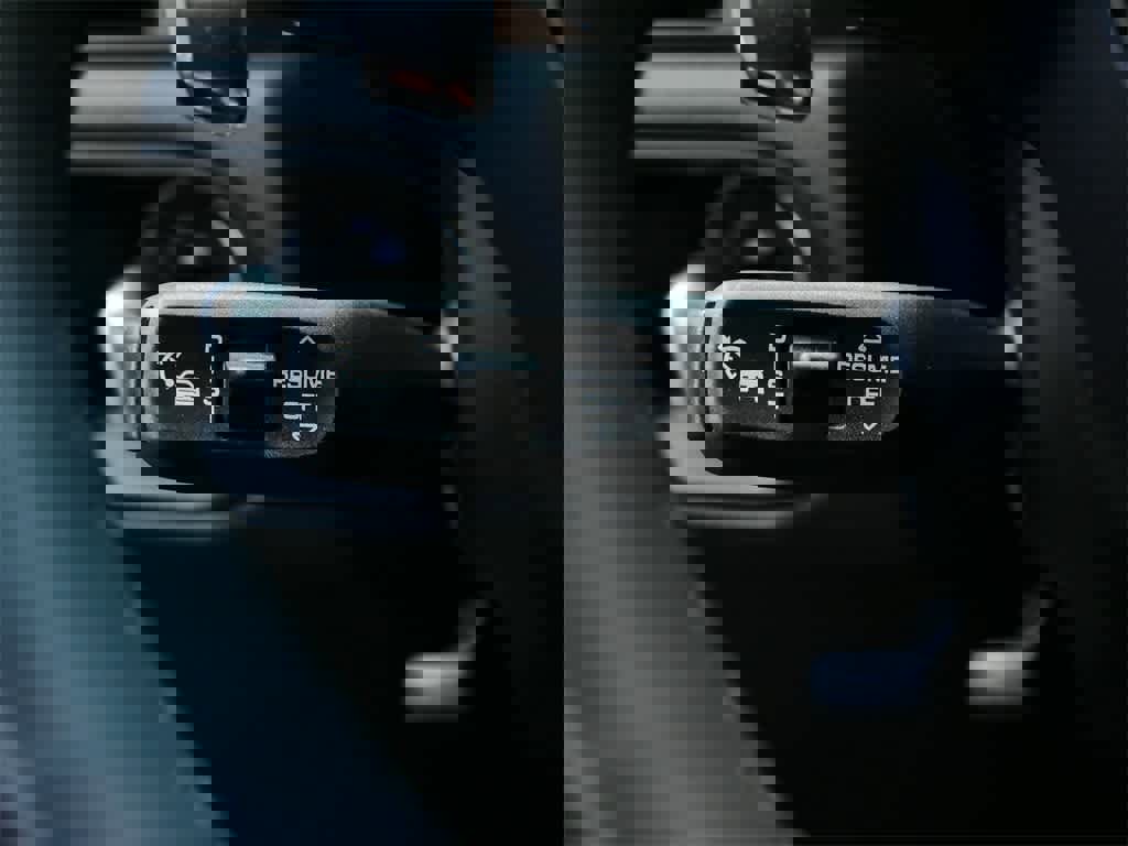 Used 2023 Porsche Macan Turbo image 18