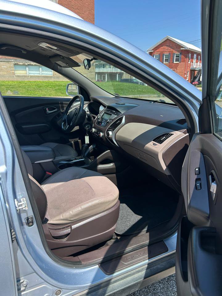 Used 2011 Hyundai Tucson GLS AWD/4WD image 7