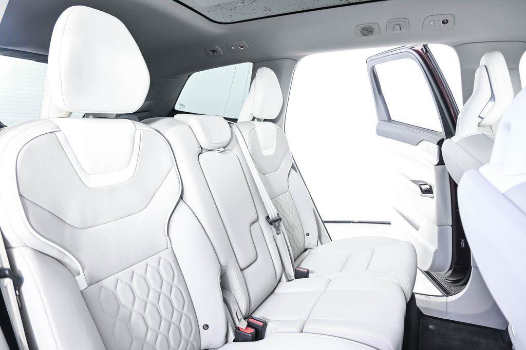 Certified 2025 Volvo EX90 Ultra AWD/4WD image 24