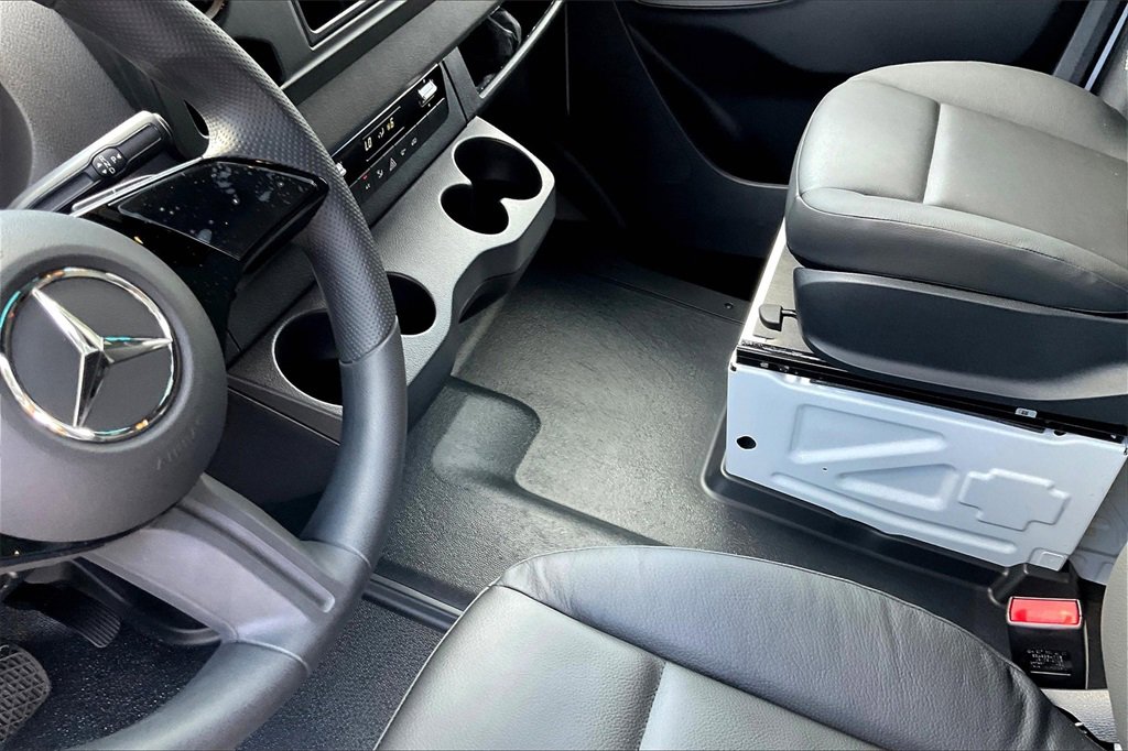 New 2025 Mercedes-Benz Sprinter 4500 image 7