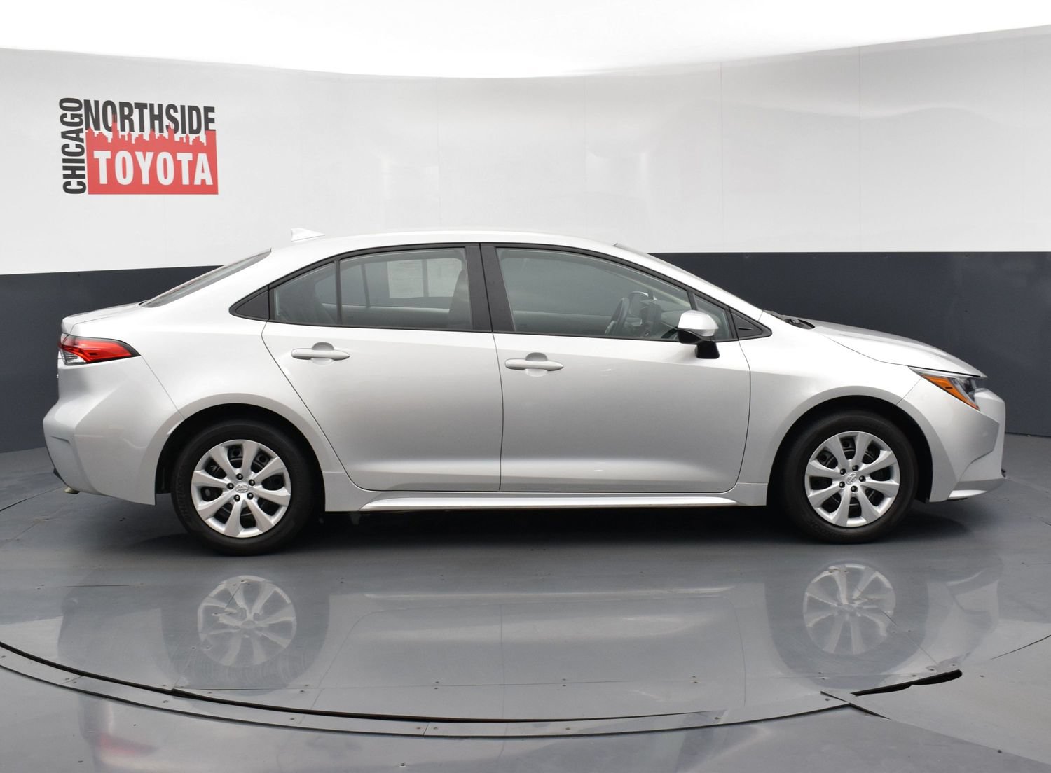 Used 2025 Toyota Corolla LE FWD image 5