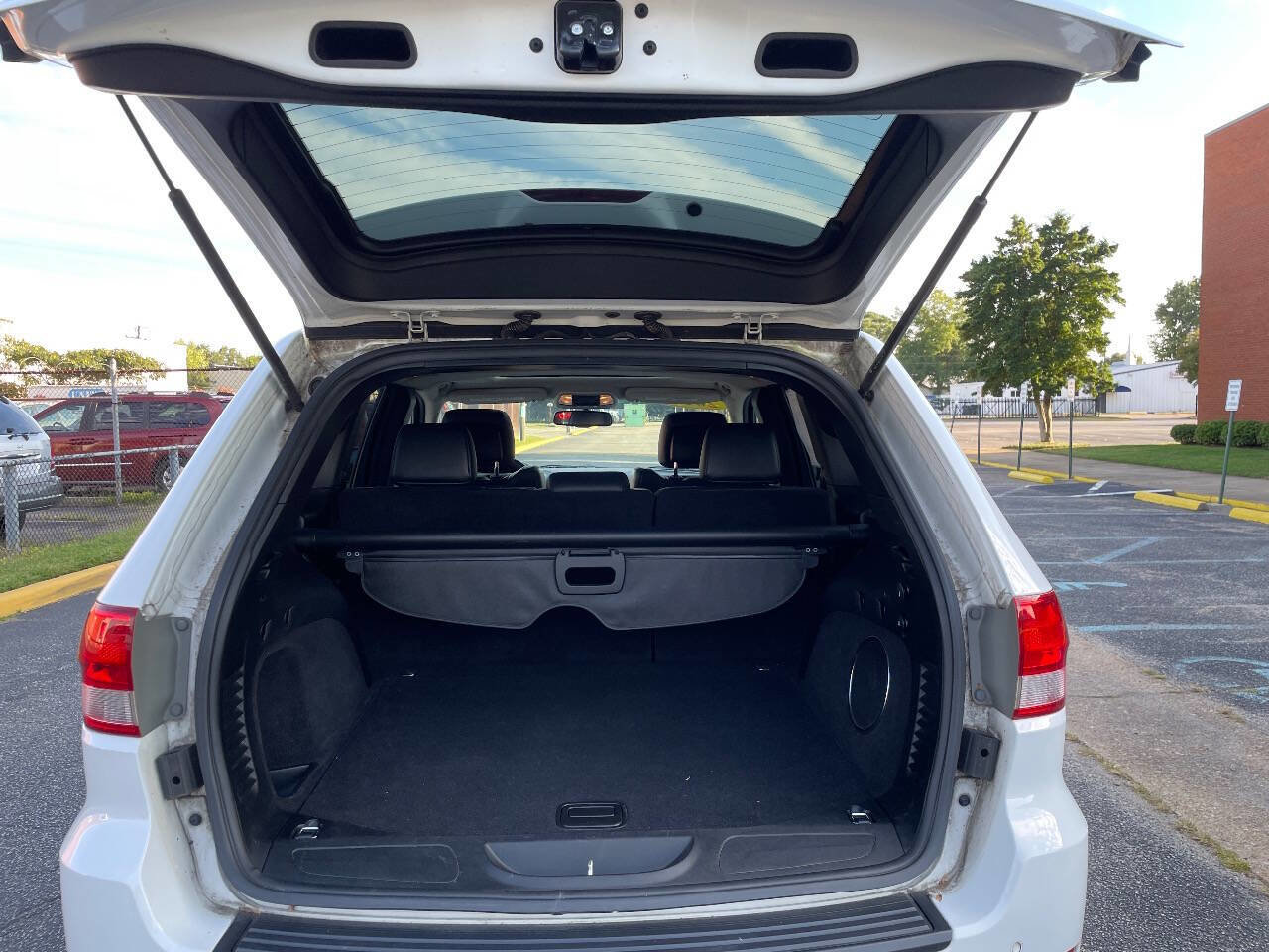 Used 2013 Jeep Grand Cherokee Laredo image 29