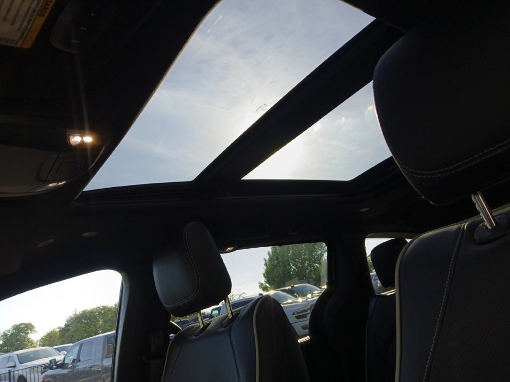 New 2027 Chrysler Pacifica Limited FWD image 7