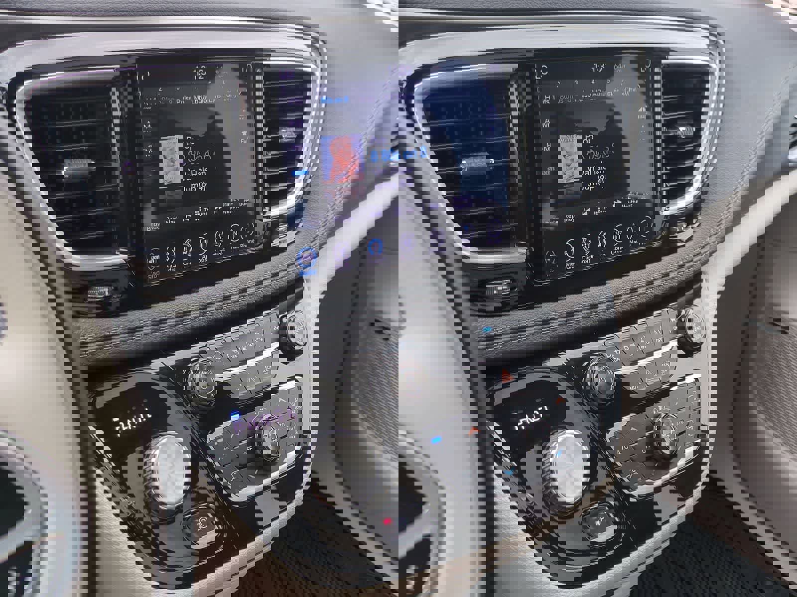 Used 2018 Chrysler Pacifica Limited w/ Tire & Wheel Group FWD image 28