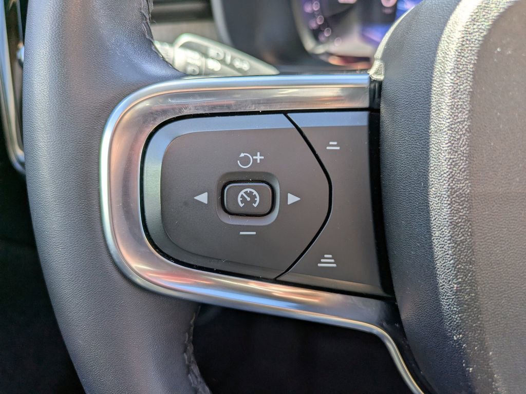 Certified 2023 Volvo XC40 B5 Plus w/ Driver Assist Package AWD/4WD image 26
